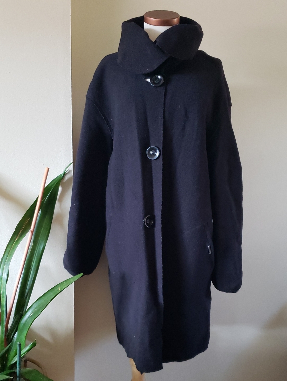 Vintage GEIGER Pure NEW WOOL Button Front Coat - Made In AUSTRIA - Black Sz 40
